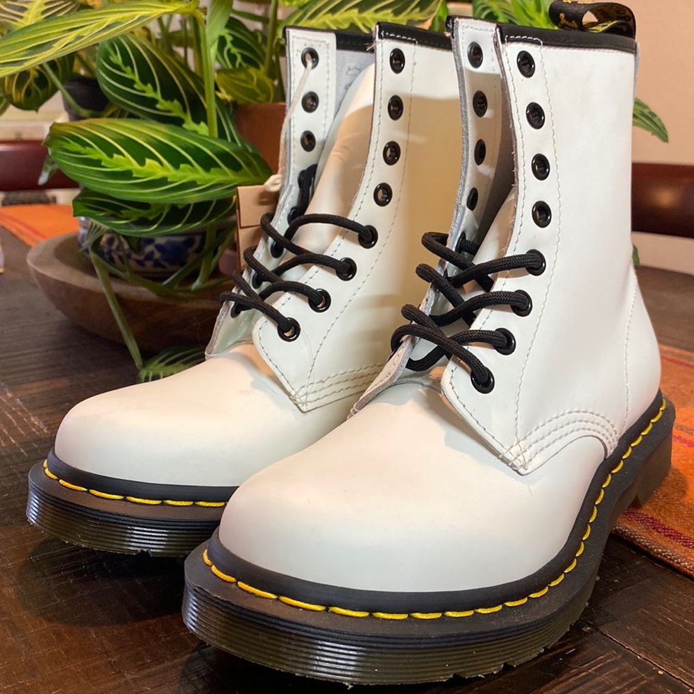 Dr. Martens 1460 White Smooth Leather Lace Up Boots Women’s Size 7 New With Tags